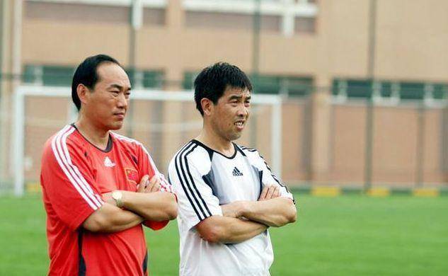 xingkong.com:
陆俊本应成为中国足坛最佳裁判 却受贿沦为黑哨 他现在怎样了?(图4) xingkong.com:
陆俊本应成为中国足坛最佳裁判 却受贿沦为黑哨 他现在怎样了?(图4)