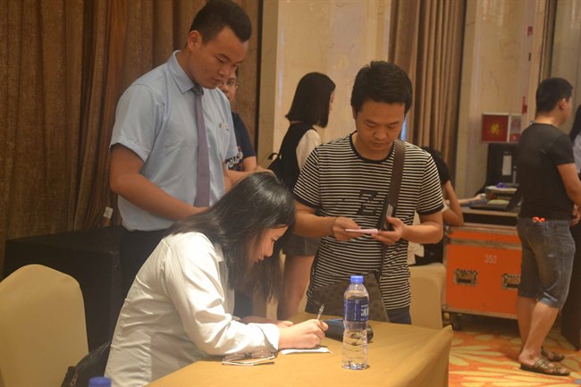 安阳二实幼巧妙绘制“井盖画”,为节约用水做宣传_星空体育官网(图3) 安阳二实幼巧妙绘制“井盖画”,为节约用水做宣传_星空体育官网(图3)