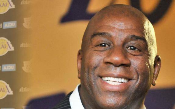 
1991年 魔术师熏染艾滋后 为何要着重检查湖人的啦啦队？_星空体育官网(图5)