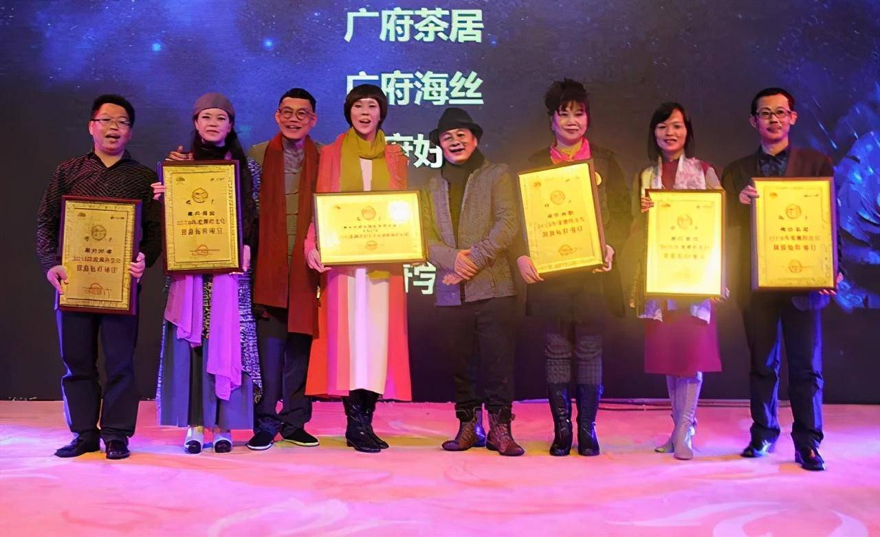 ‘xingkong体育官网登录’
2014年“凤鸣天下”盛会空前 众企业逐鹿年度大奖(图7)