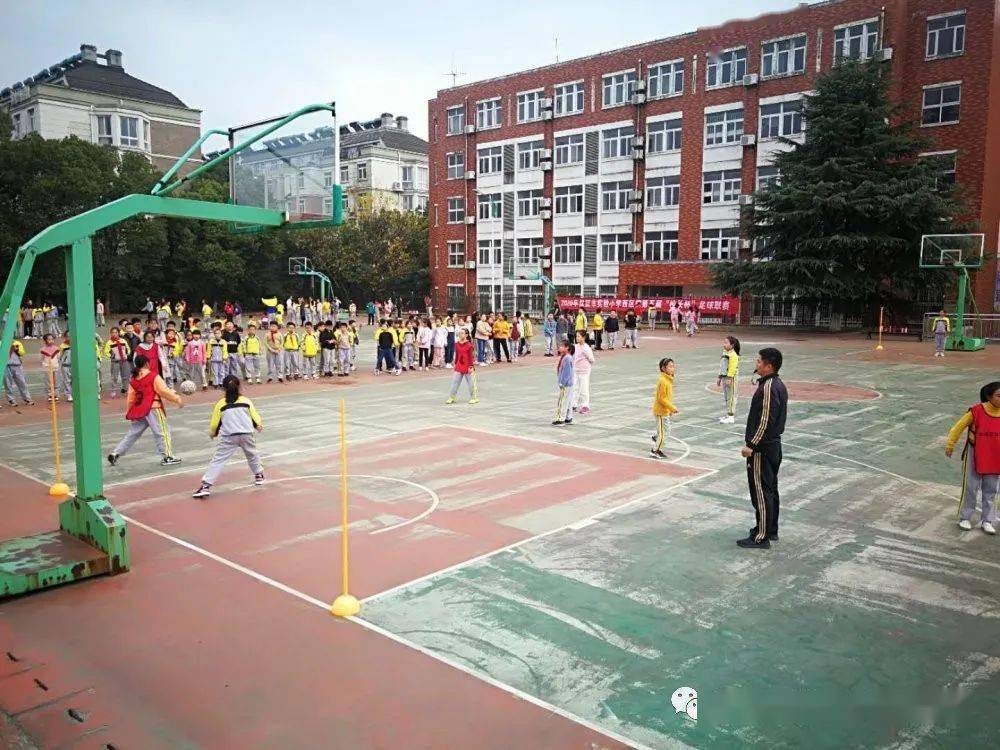 
学校特色运动:“校长杯”校园足球联赛圆满举行：xingkong体育官网登录(图10)