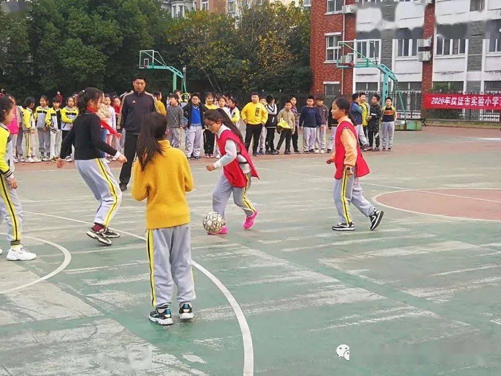 
学校特色运动:“校长杯”校园足球联赛圆满举行：xingkong体育官网登录(图14)