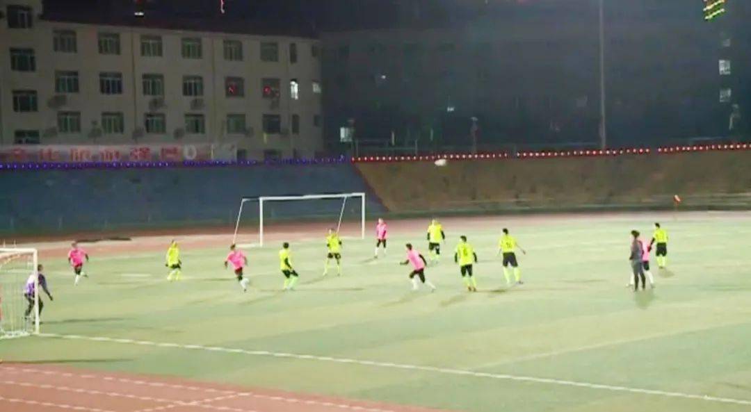 星空官网登录-
大埔2020年足球联赛闭幕!冠军是...(图3)